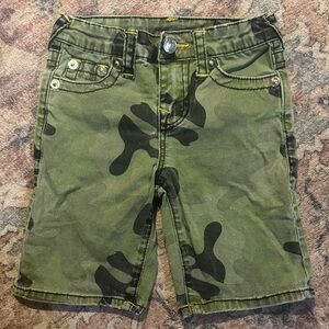 True Religion Green Camo Kids Shorts size 5